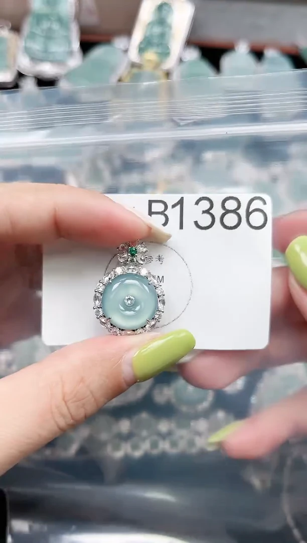 【闪购商品】翡翠颈饰未镶嵌1386赠皮绳