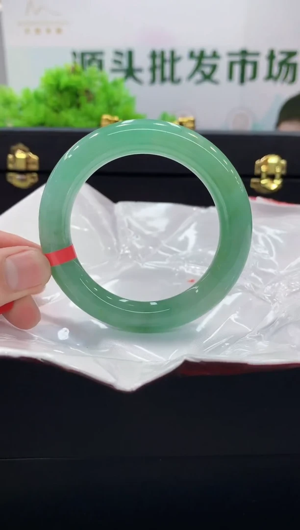 翡翠手镯未镶嵌手镯