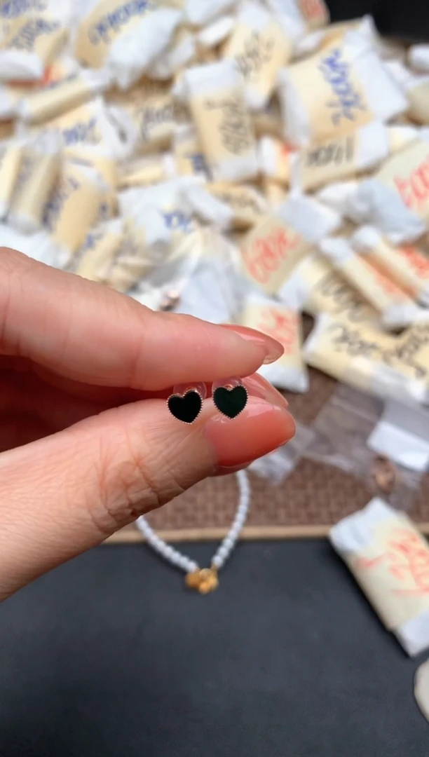 18K金镶嵌挂件翡翠一