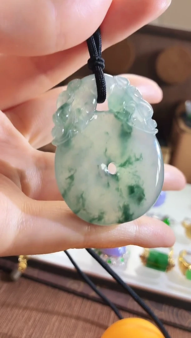 颈饰未镶嵌翡翠吊坠