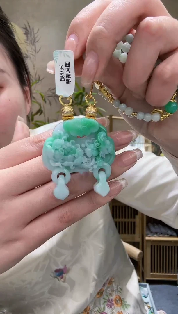 【闪购商品】翡翠颈饰未镶嵌吊坠