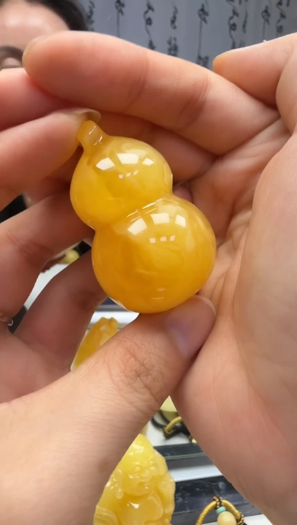 裸石琥珀未镶嵌如图