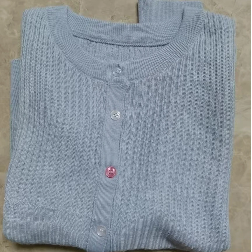 1021号女圆领开衫长袖微瑕疵