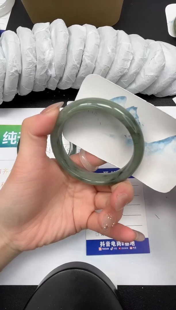 【闪购商品】石英质玉手镯未镶嵌285-60.4