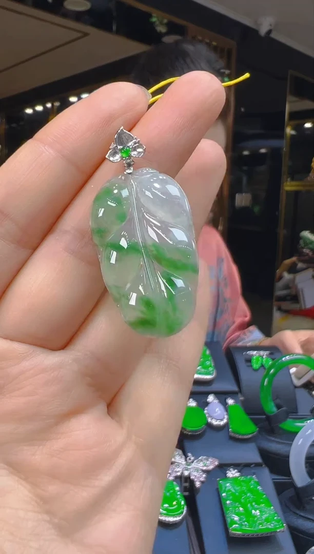 翡翠18K金镶嵌吊坠(赠链)080