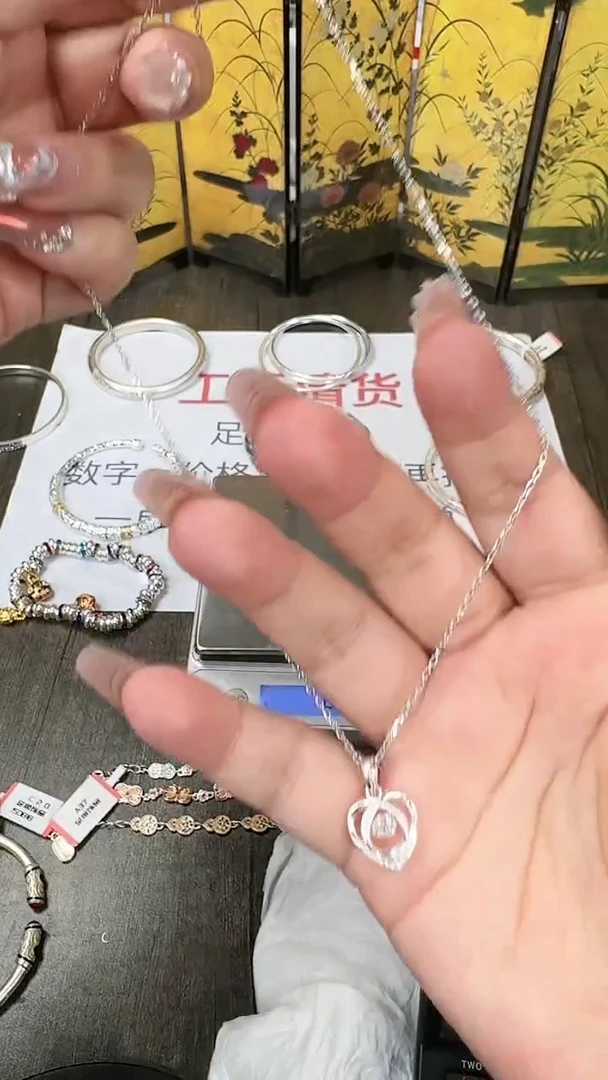 无足银跳动的心吊坠