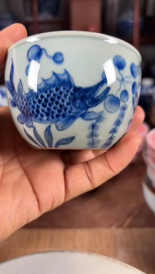 柴窑青花鲑鱼纹杯杯
