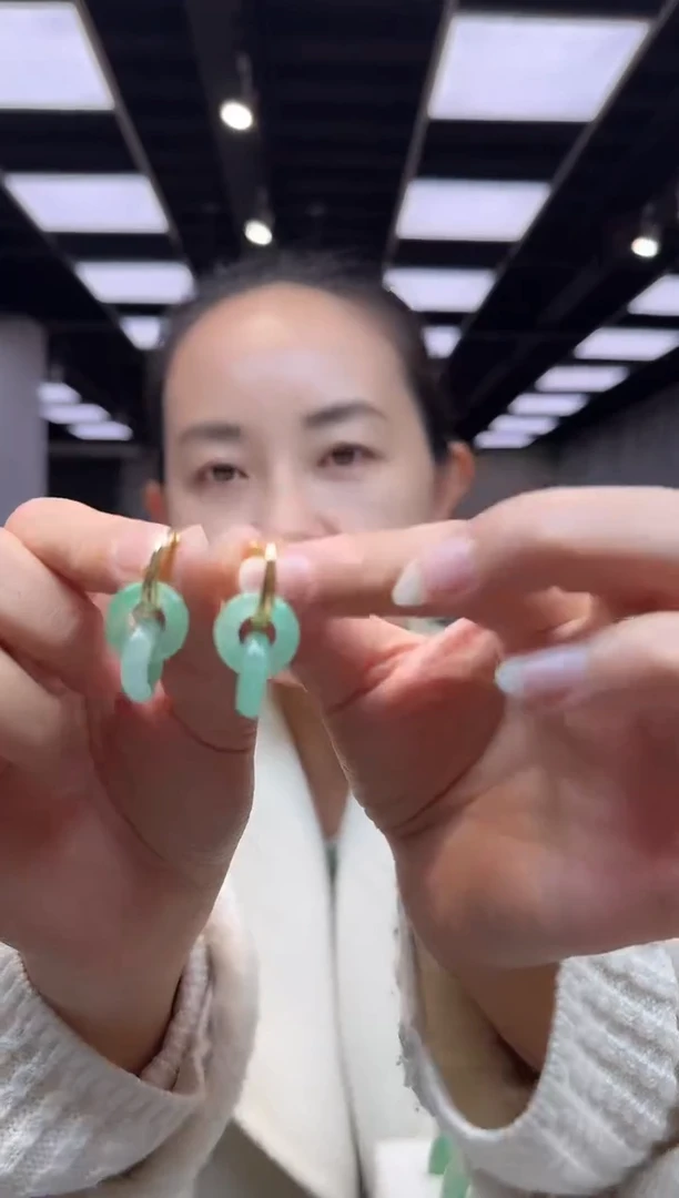 【闪购商品】石英质玉耳环未镶嵌耳环