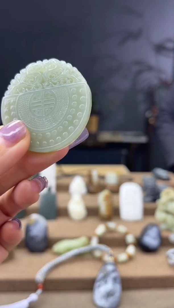 颈饰未镶嵌和田玉1