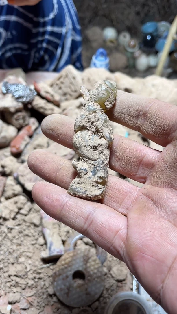 颈饰未镶嵌和田玉（糖玉）5411151504852