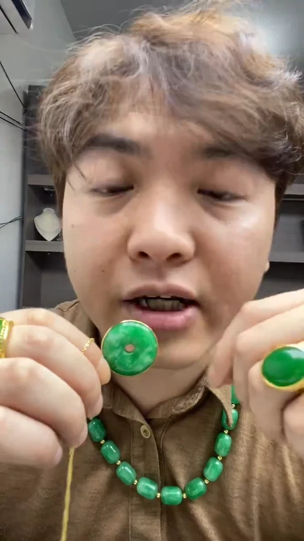 翡翠未镶嵌吊坠(赠链)高端时尚30mm平安扣