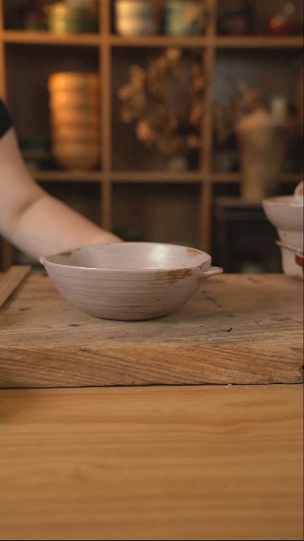 粉棕色的7英寸双耳深盘