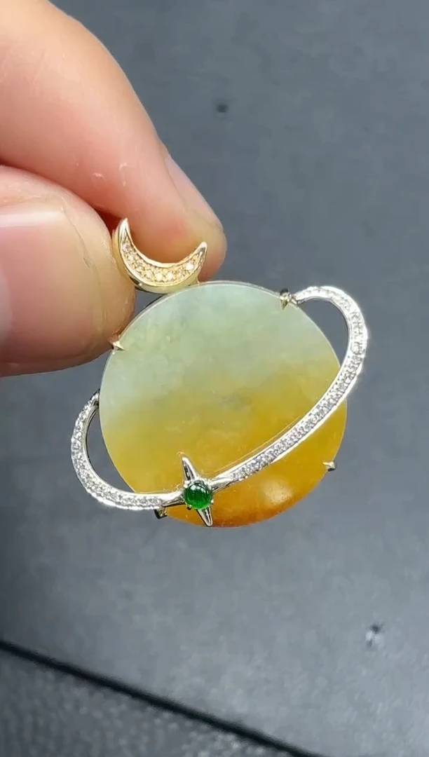 18K金镶嵌挂件翡翠无事牌