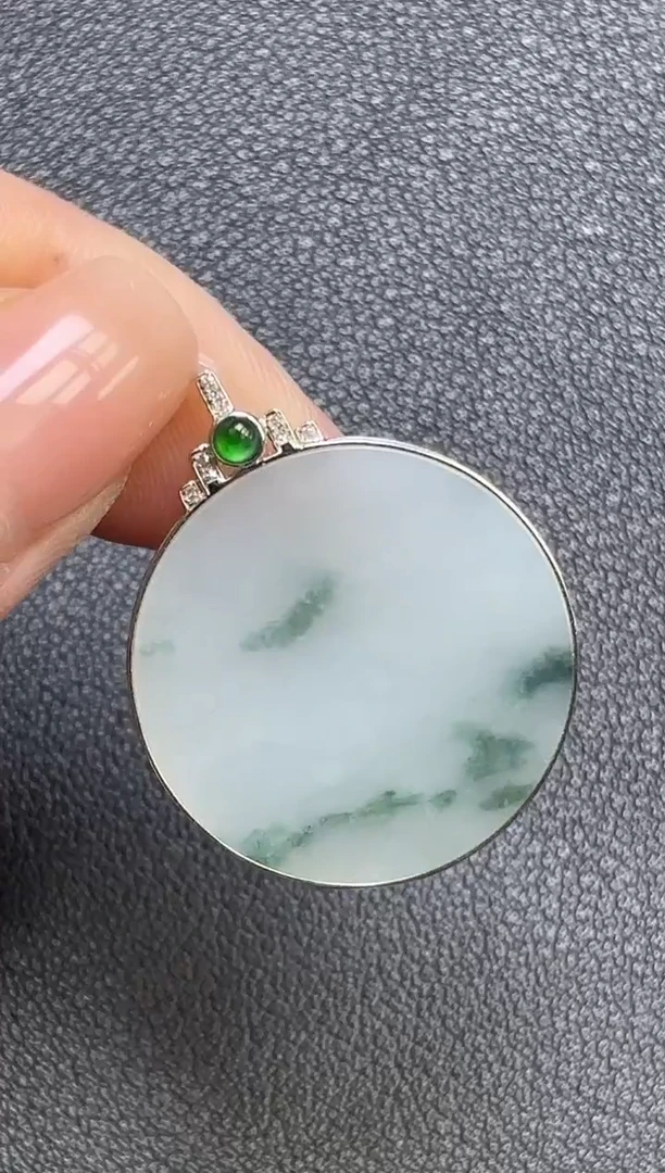 颈饰18K金镶嵌翡翠无事牌