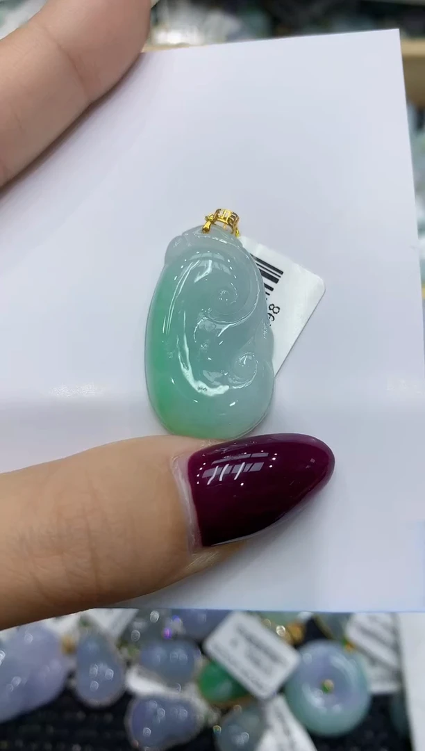 翡翠18K金镶嵌颈饰111111111111