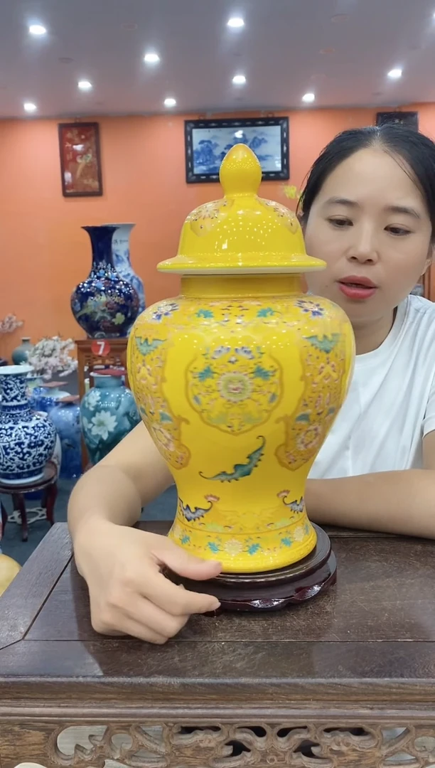 摆件景德镇陶瓷客厅玄关博古架摆件黄色如意纹将军罐