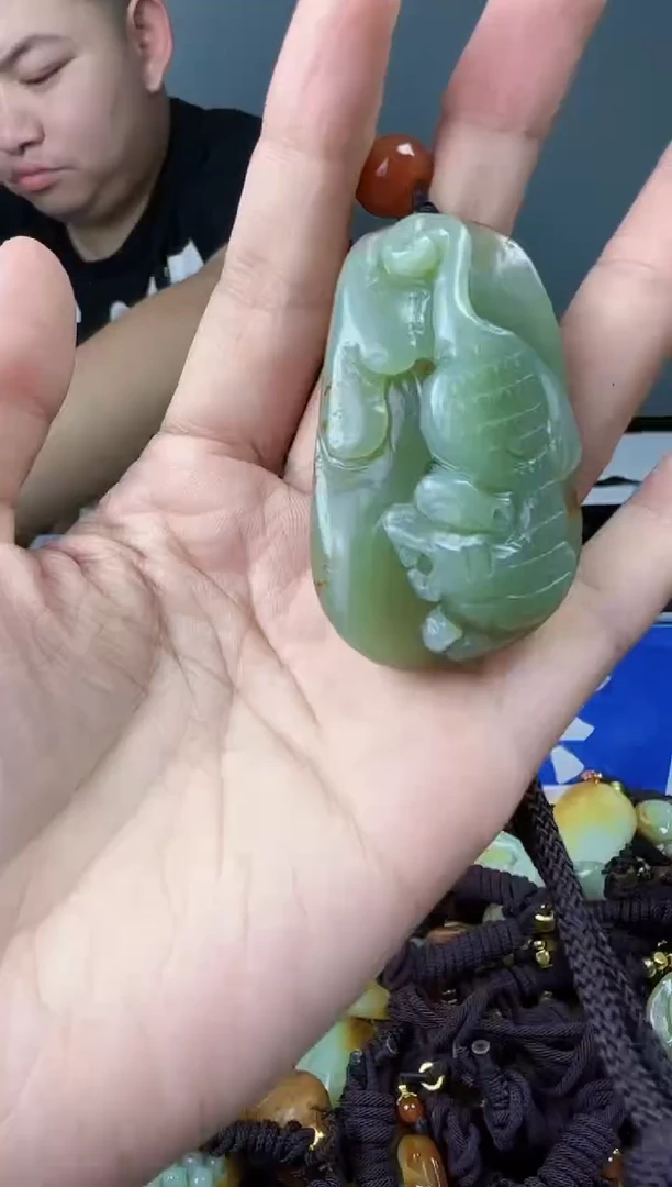 和田玉未镶嵌颈饰1