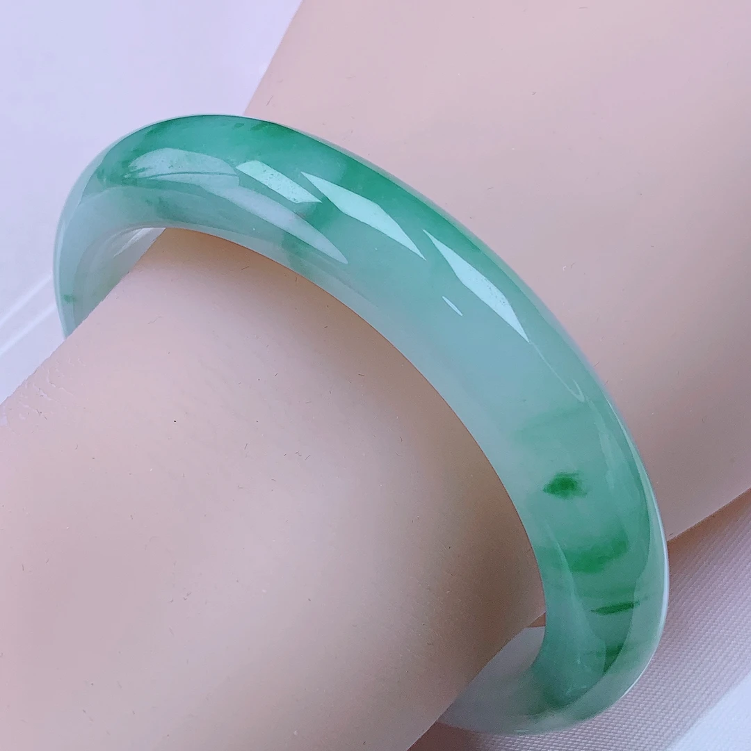 54贵妃圈（正圈51-52）冰胶飘翠绿花精致小巧年轻款缅甸天然A货翡翠