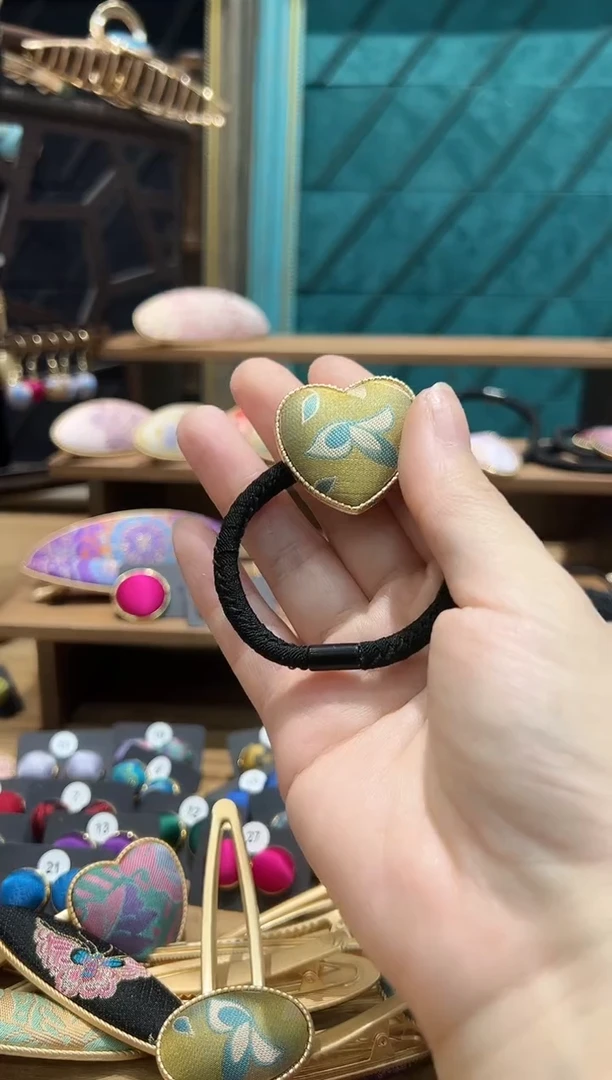 【闪购商品】【孤品车2.16】待春来爱心发绳一个