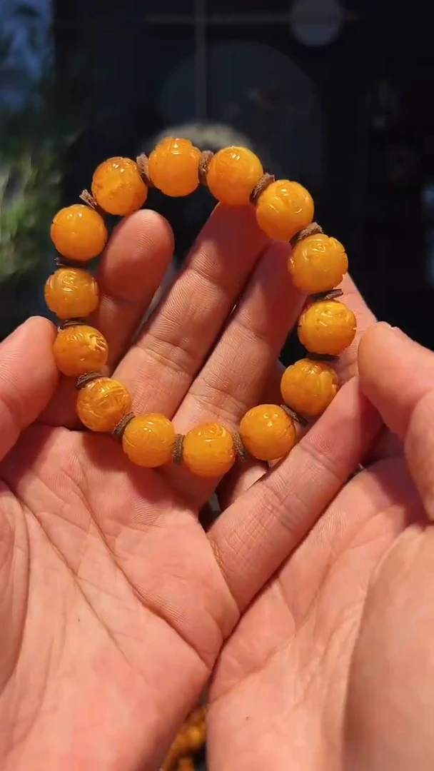 【闪购商品】蜜蜡手串未镶嵌14+老蜡精雕