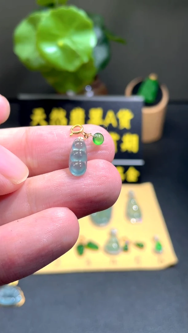 颈饰18K金镶嵌翡翠翡翠A货