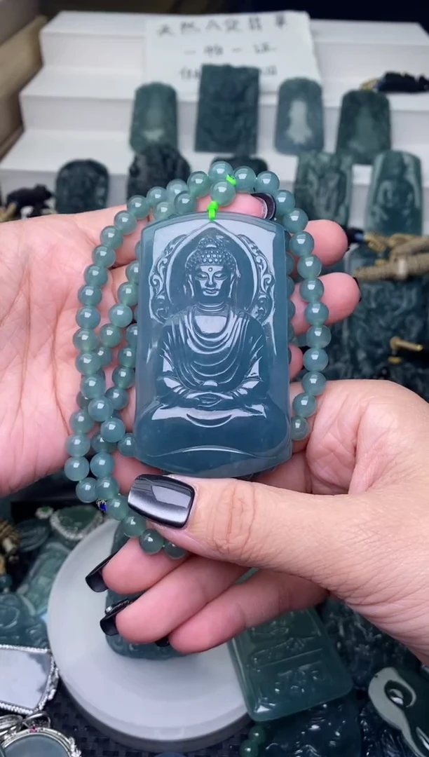 颈饰未镶嵌翡翠