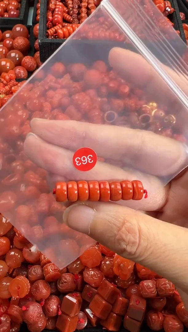 南红玛瑙未镶嵌颈饰1