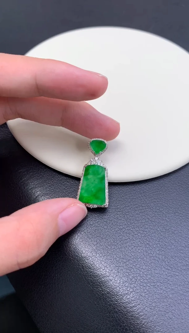 18K金镶嵌把件翡翠48小时鉴赏期 退货不扣服务费