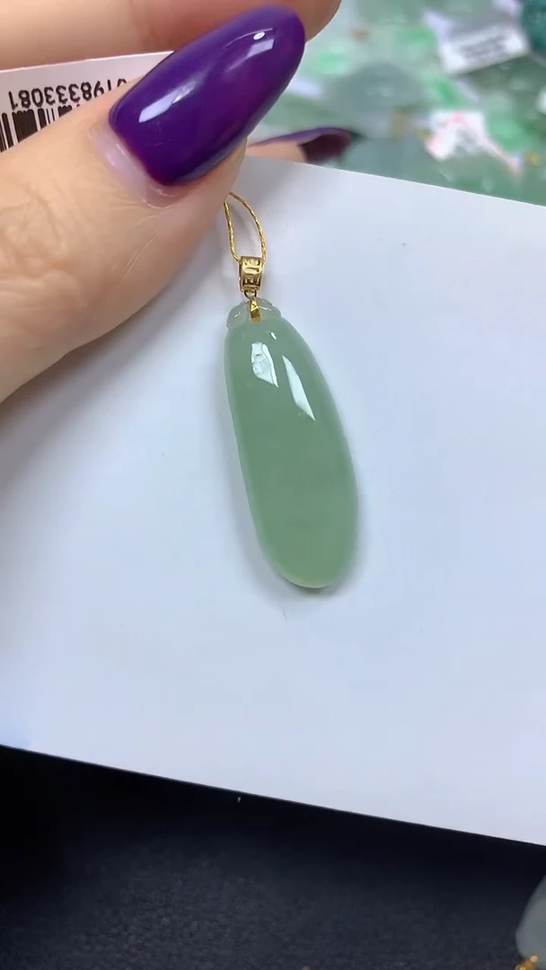 颈饰18K金镶嵌翡翠