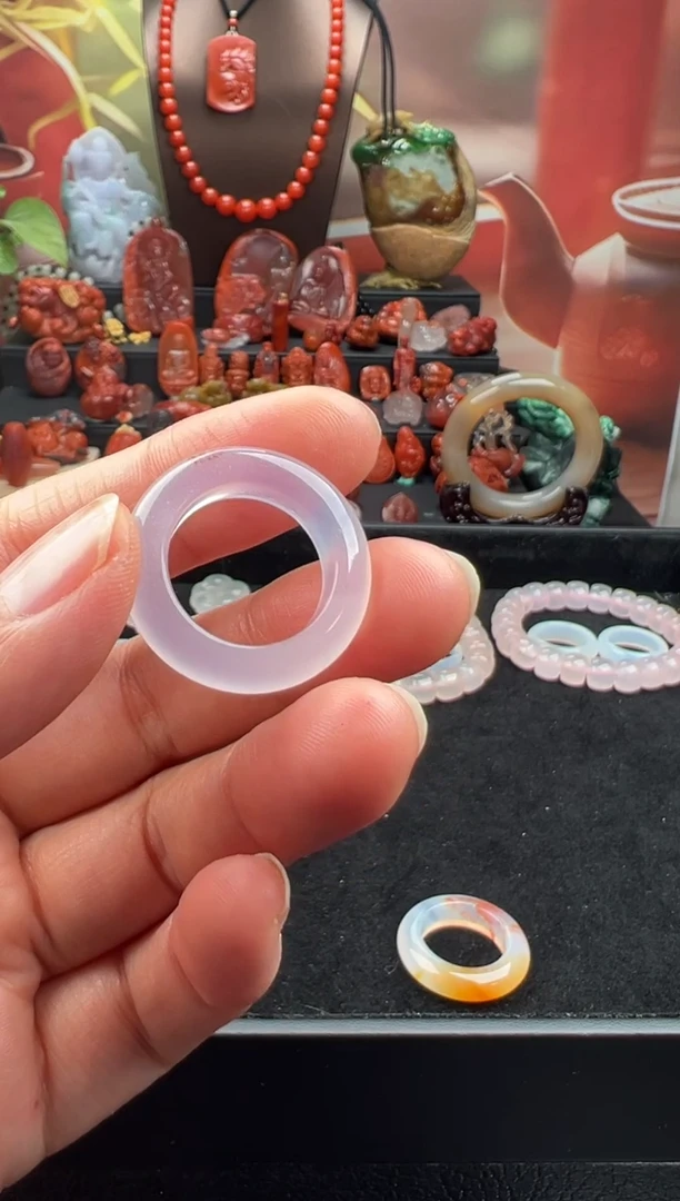 未镶嵌戒圈南红玛瑙?*长戒圈