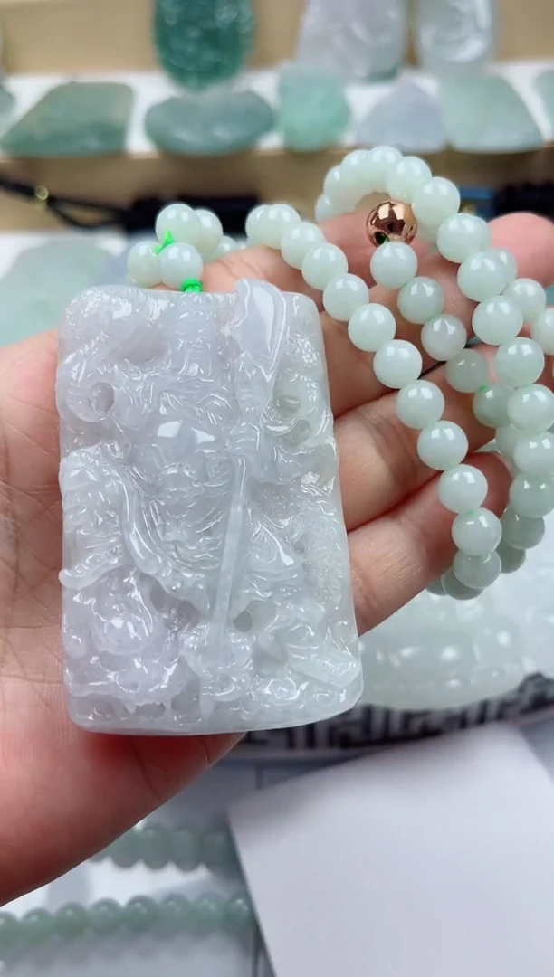 颈饰未镶嵌翡翠