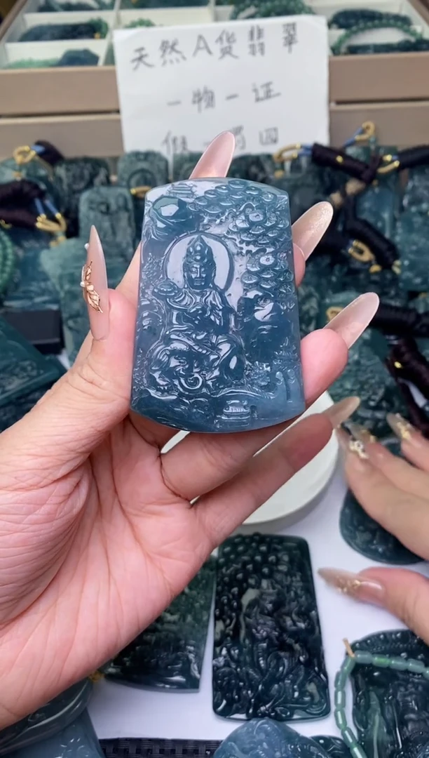 翡翠未镶嵌颈饰