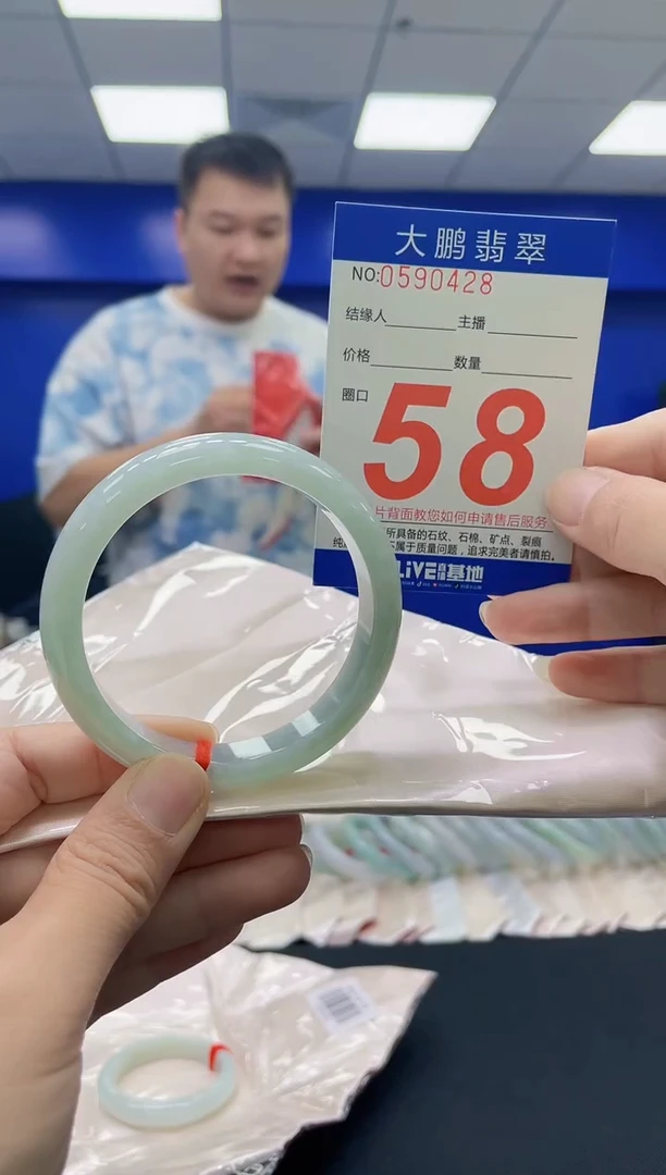 未镶嵌手镯翡翠 AAAAAAAAAA