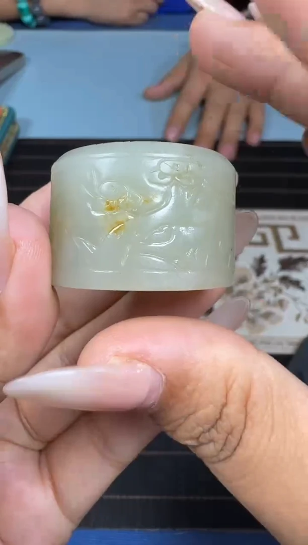 和田玉未镶嵌颈饰1
