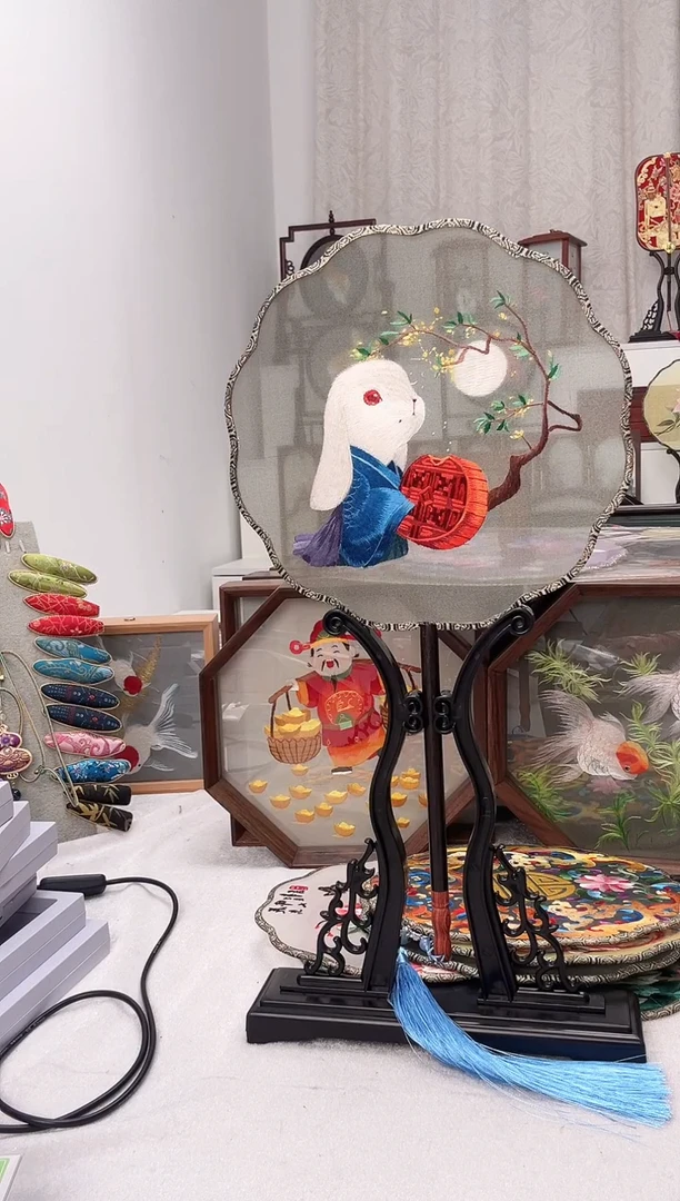 扇子苏绣作品手工团扇