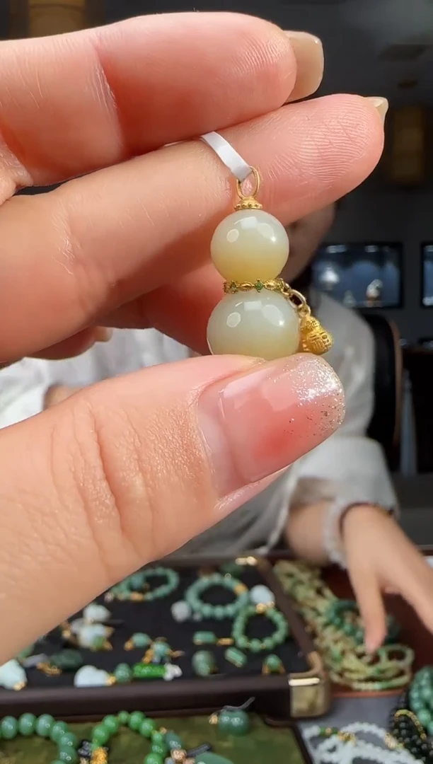 和田玉18K金镶嵌吊坠(不含链)1