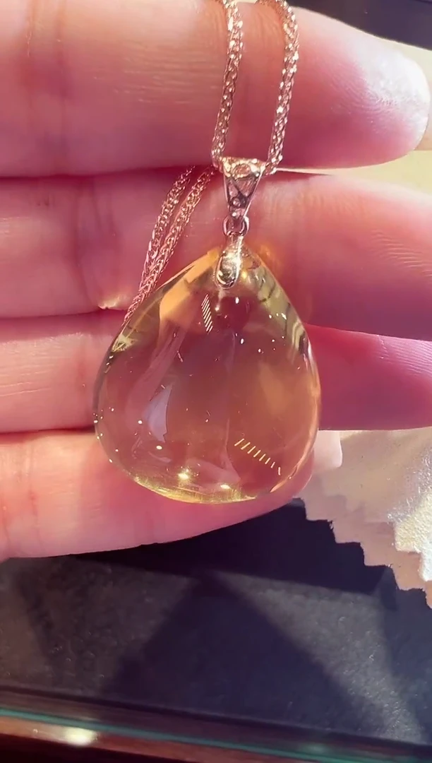 颈饰18K金镶嵌水晶水晶吊坠
