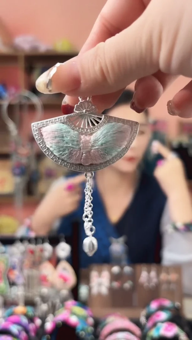 织绣艺枝独绣手工饰品05