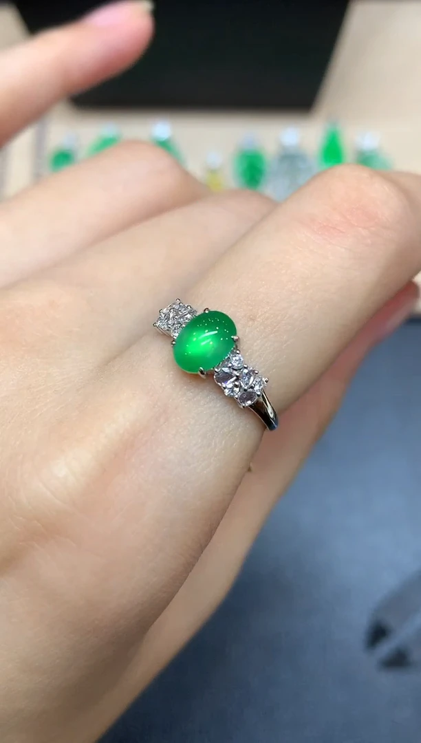 18K金镶嵌戒指翡翠蛋面【无服务费