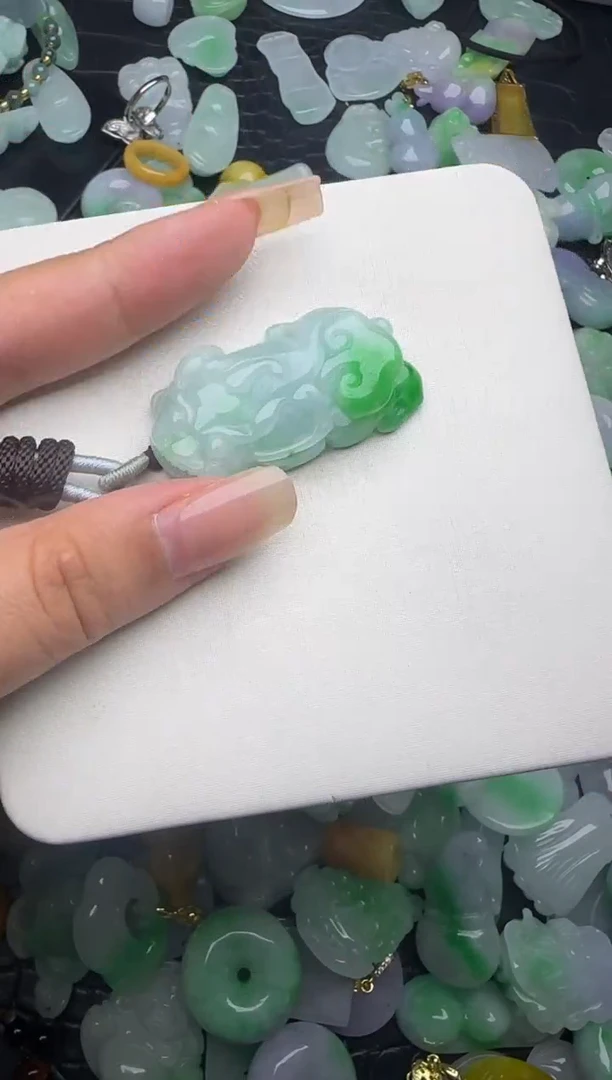 翡翠未镶嵌颈饰天然缅甸翡翠吊坠