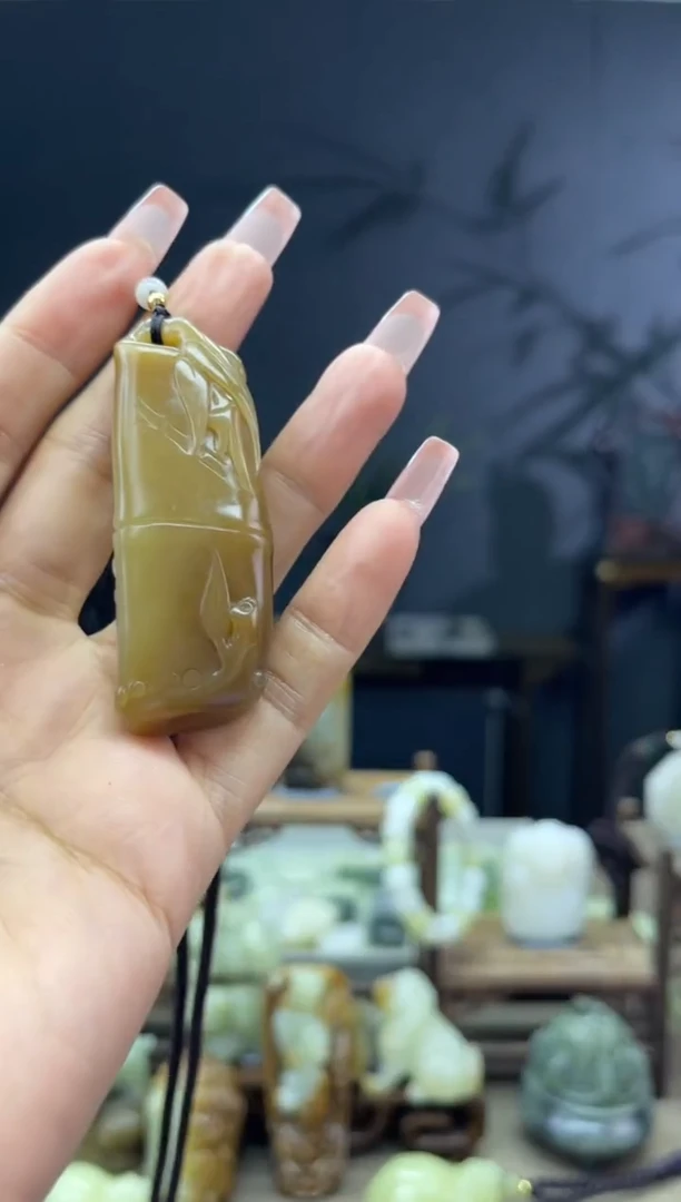 颈饰未镶嵌和田玉1