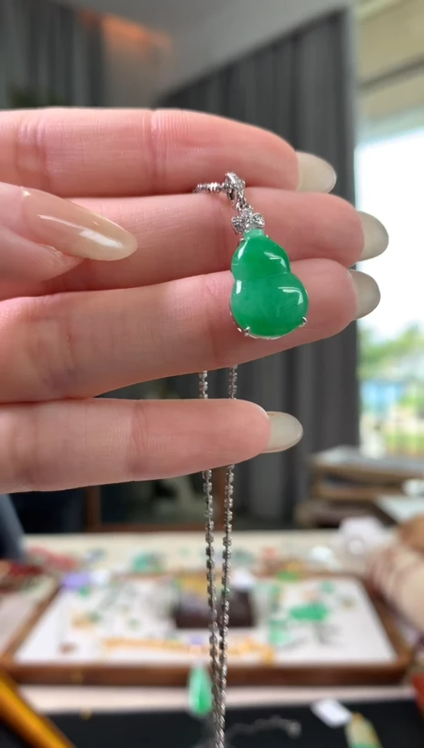 翡翠18K金镶嵌吊坠(不含链)葫芦