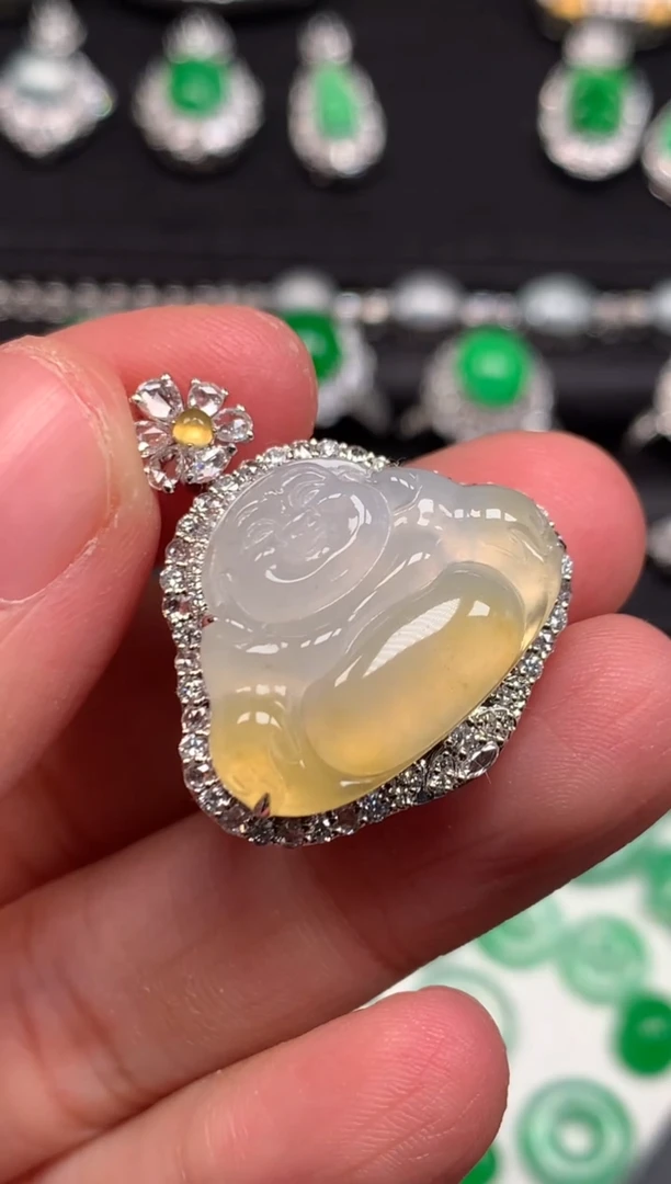 颈饰18K金镶嵌翡翠缅甸翡翠钻石镶嵌黄翡佛公