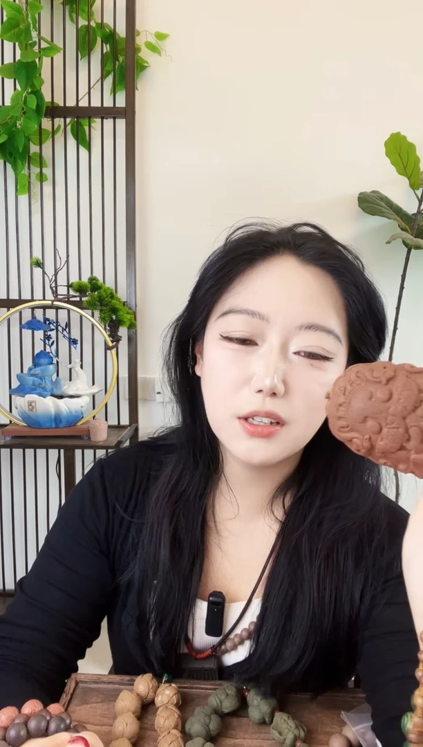 泥塑红麝香方牛头一个   微瑕