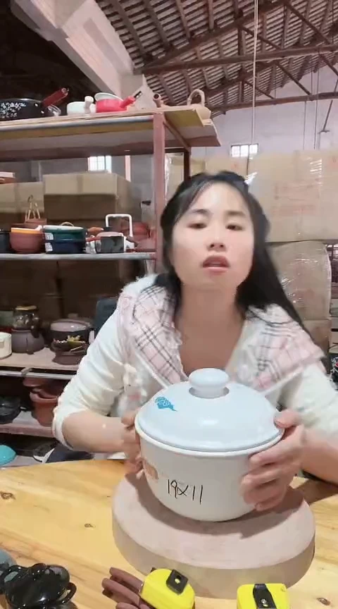 陶089瑕疵1.6白锅带盖