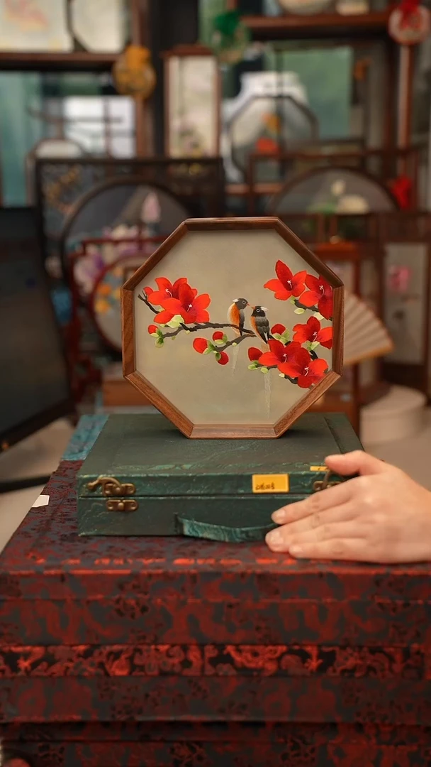 扇子苏绣双面绣八角台屏胡桃木框大号20CM