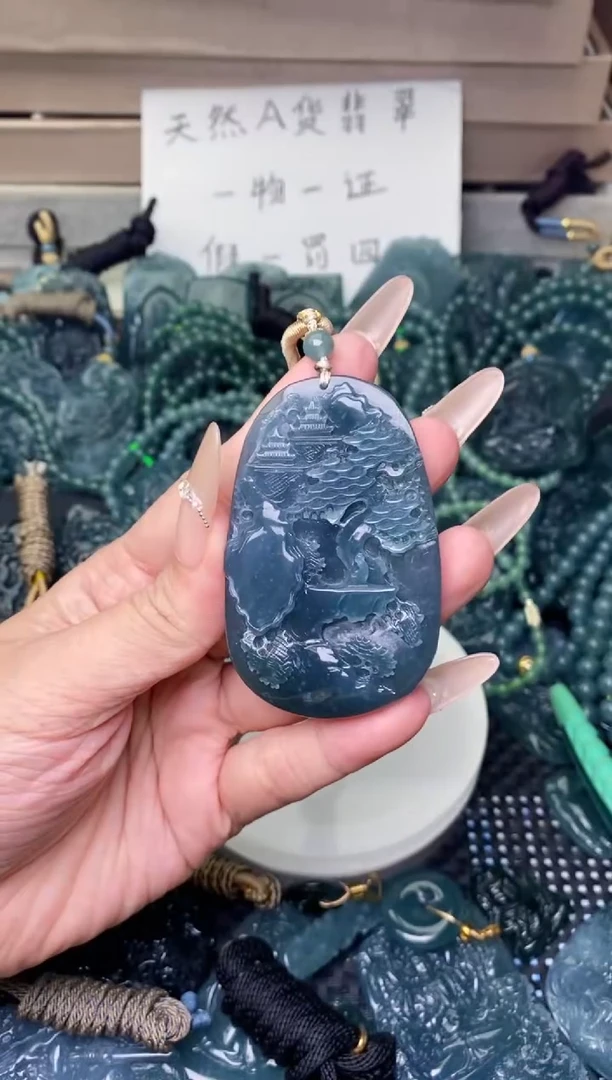 翡翠未镶嵌颈饰