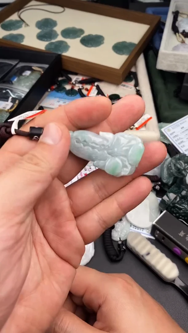 【闪购商品】翡翠颈饰未镶嵌  天然翡翠，一物一图