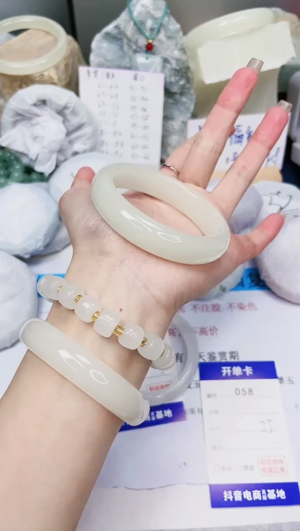 【闪购商品】石英质玉手镯未镶嵌58-玉兰白-圈口55