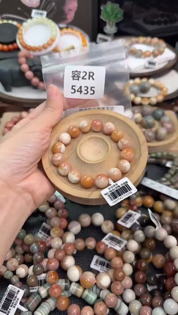 未镶嵌手链石英质玉在****上2R5435